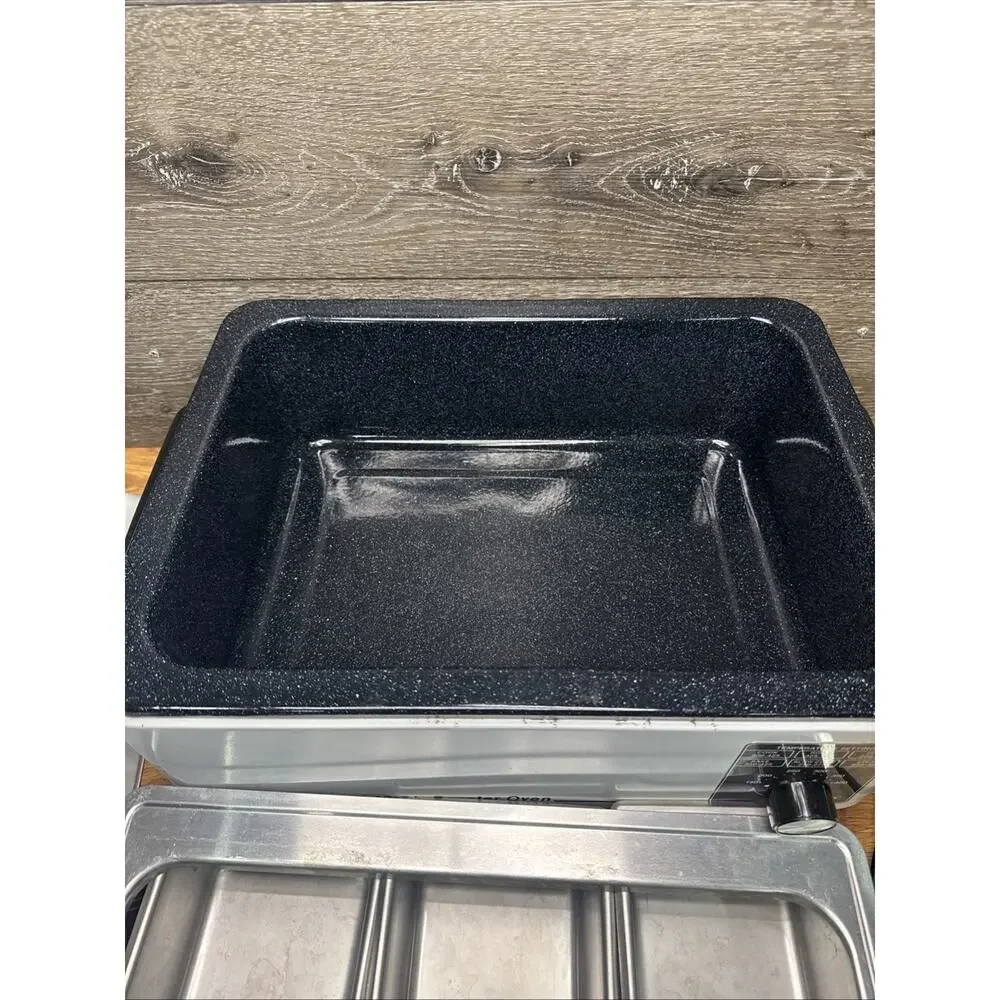 Vintage NESCO 12 Quart Roaster Oven With 4 Pc Buffet Server Bake Kit.